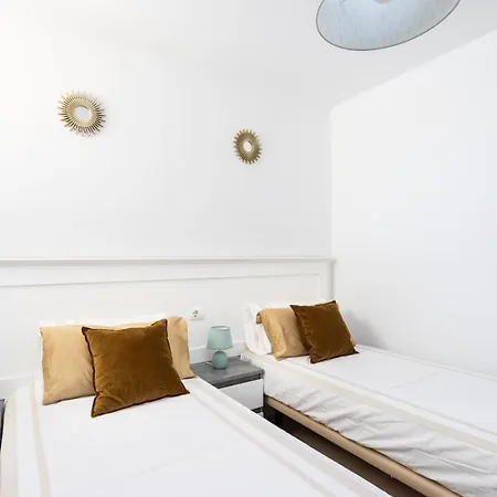 Hemeras Boutique Homes - Bright Apartment 5Min From The Sea Apartmán